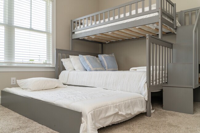 Building Photo - 103 S 13th St