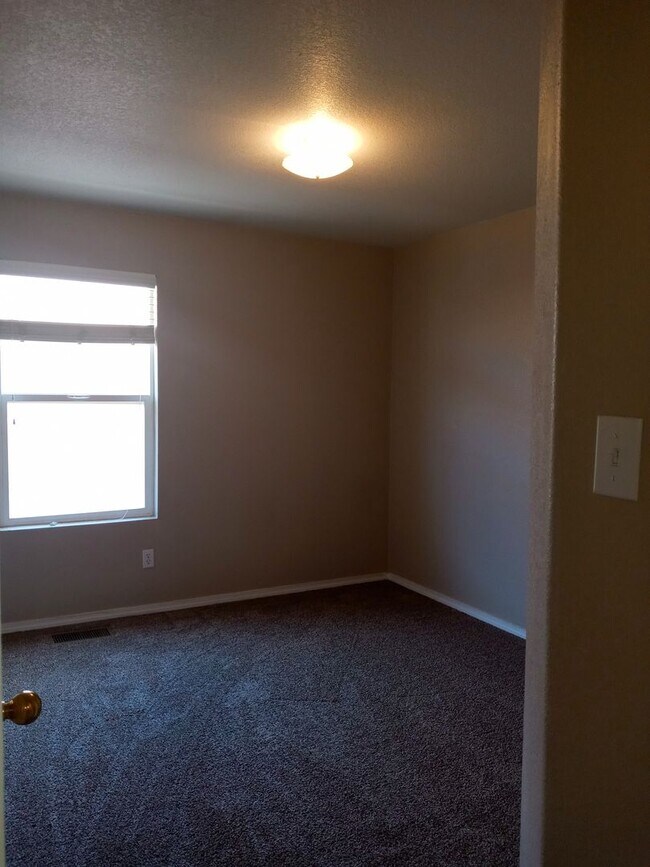 Building Photo - 9900 Sunshine Mesa Dr NW