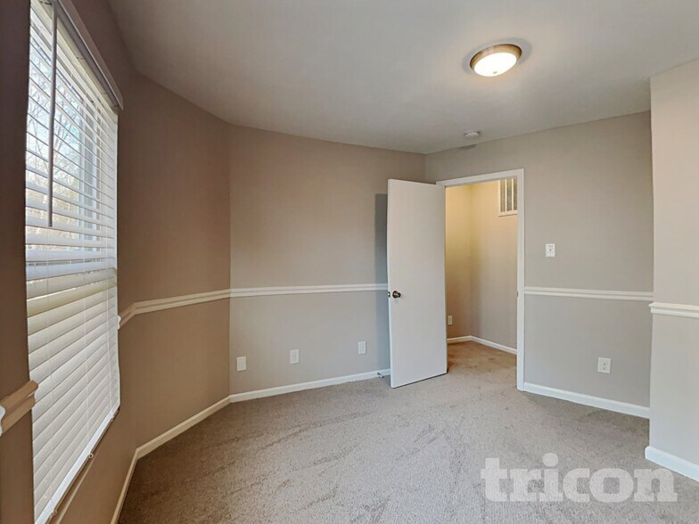 Building Photo - 843 Bitting Hall Cir