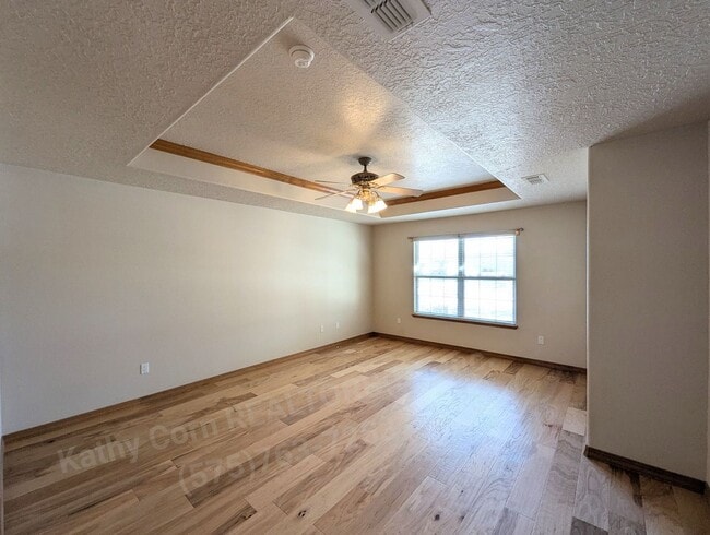 Building Photo - Luxurious Relaxation in Raintree