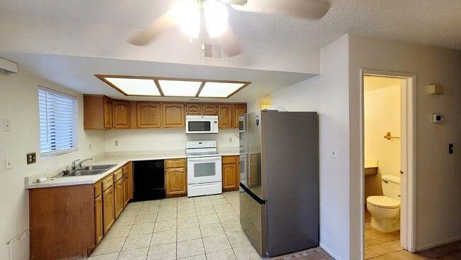 Building Photo - 5245 Child Ct