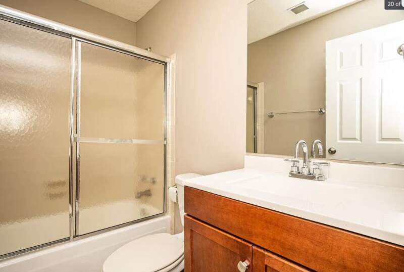 Building Photo - 10420 Meadow Crest Ln