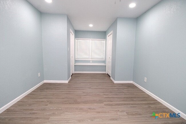 Building Photo - 105 E Avenue A