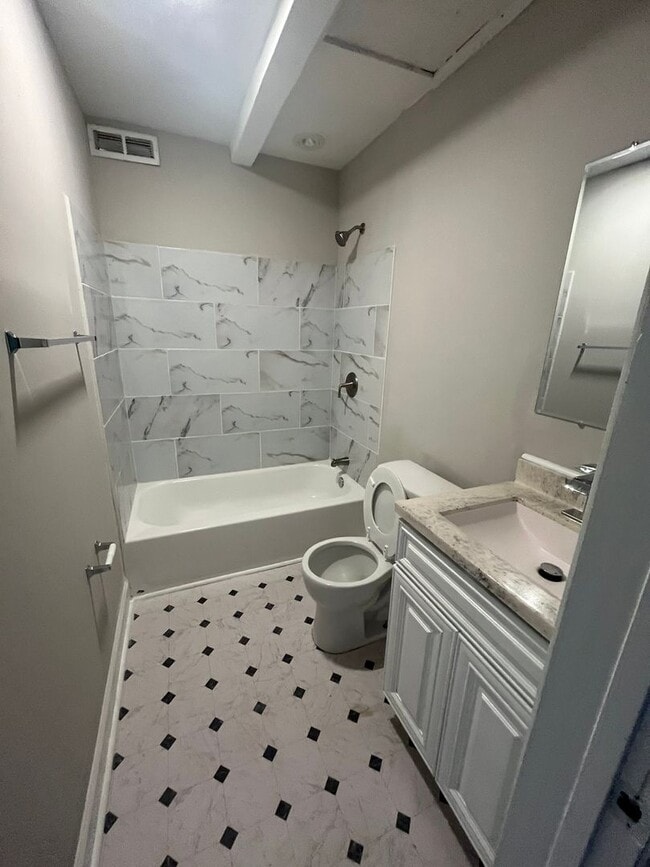 Building Photo - Charming 9 Bedroom Home Located In Raleigh NC!!!