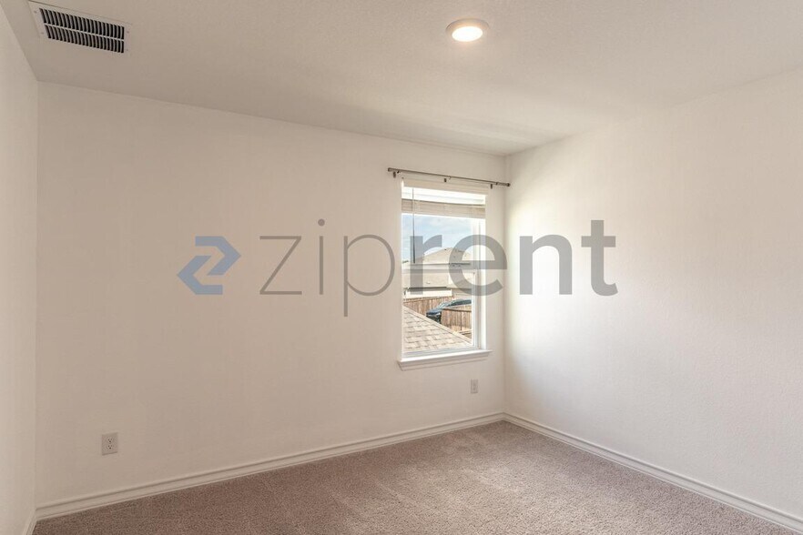 Building Photo - Unit