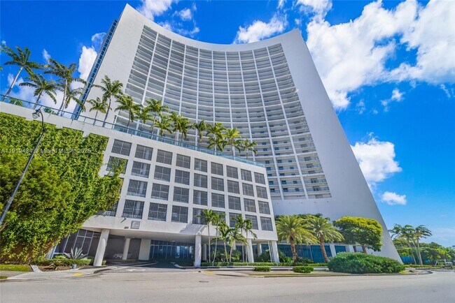 Building Photo - 601 NE 36th St