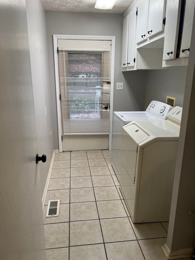 Building Photo - 4019 Winnepeg Way