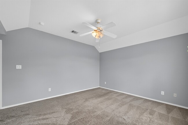 Building Photo - 6915 Woodridge Row Dr