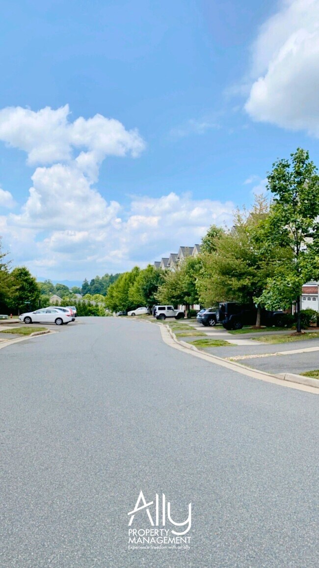 Building Photo - 2306 Whittington Dr