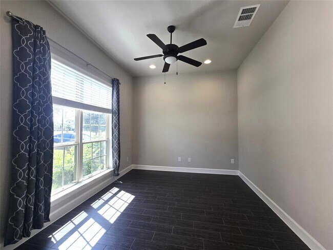 Building Photo - 340 Cross Timbers Dr