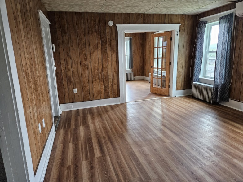 Building Photo - 9 Evergreen Ave