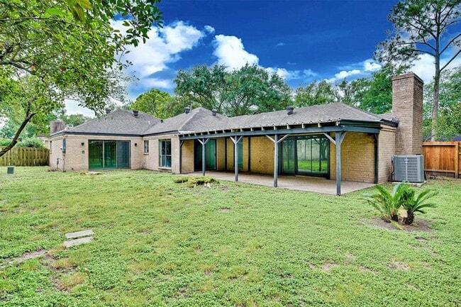 Building Photo - 15626 Whitewater Ln