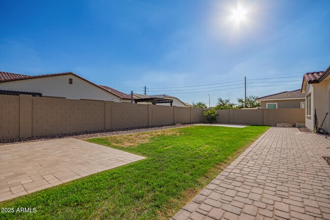 Building Photo - 2065 E Gemini Pl