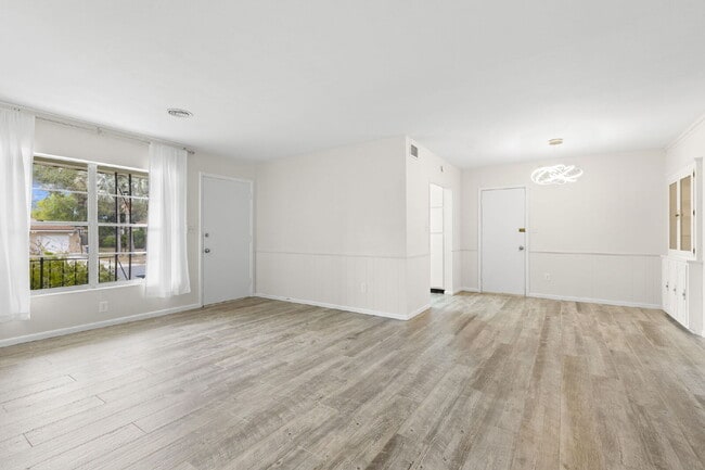 Building Photo - FULLY FENCED Home For Rent in Clearwater!