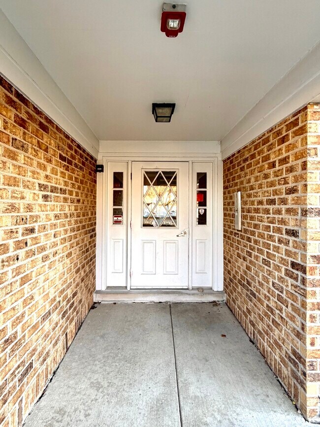 Building Photo - 1212 Williamsport Dr