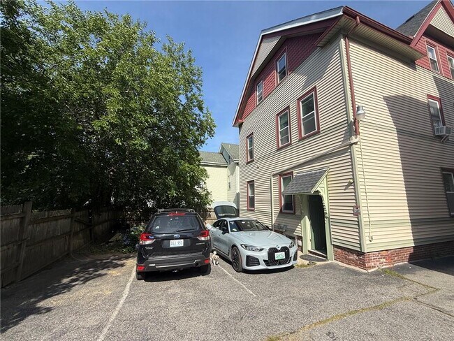 Building Photo - 125 Pleasant St