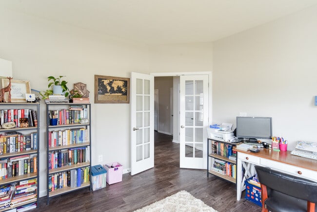 Building Photo - 1908 Porter Dr