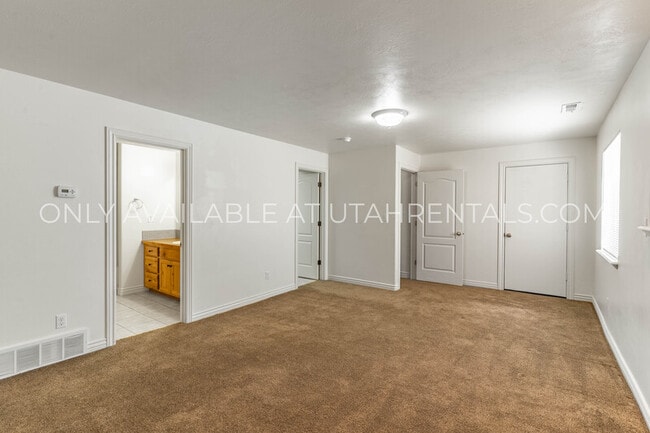 Building Photo - 692 E 180 N