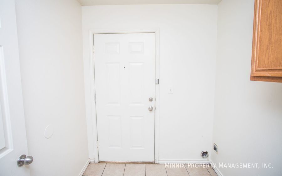 Building Photo - 908 N Belmont Ave