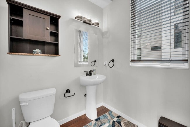 Building Photo - Beautiful Furnished 1 bedroom unit in Fair...