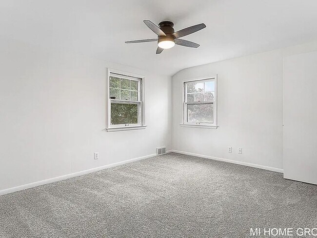 Building Photo - Lovely 3 Bedroom North East Grand Rapids