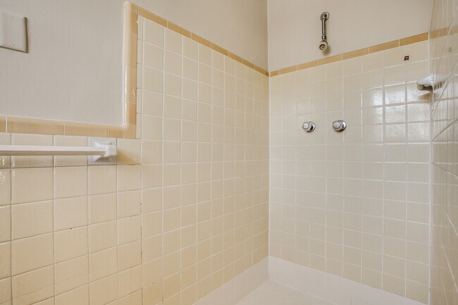 Building Photo - 4303 Emerson Ave