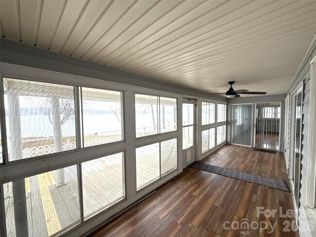 Building Photo - 3628 Brooks Ln