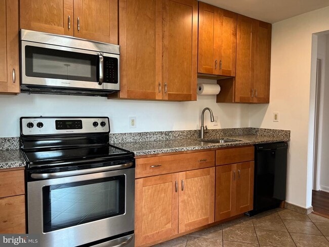 Building Photo - 650 Linden Cir