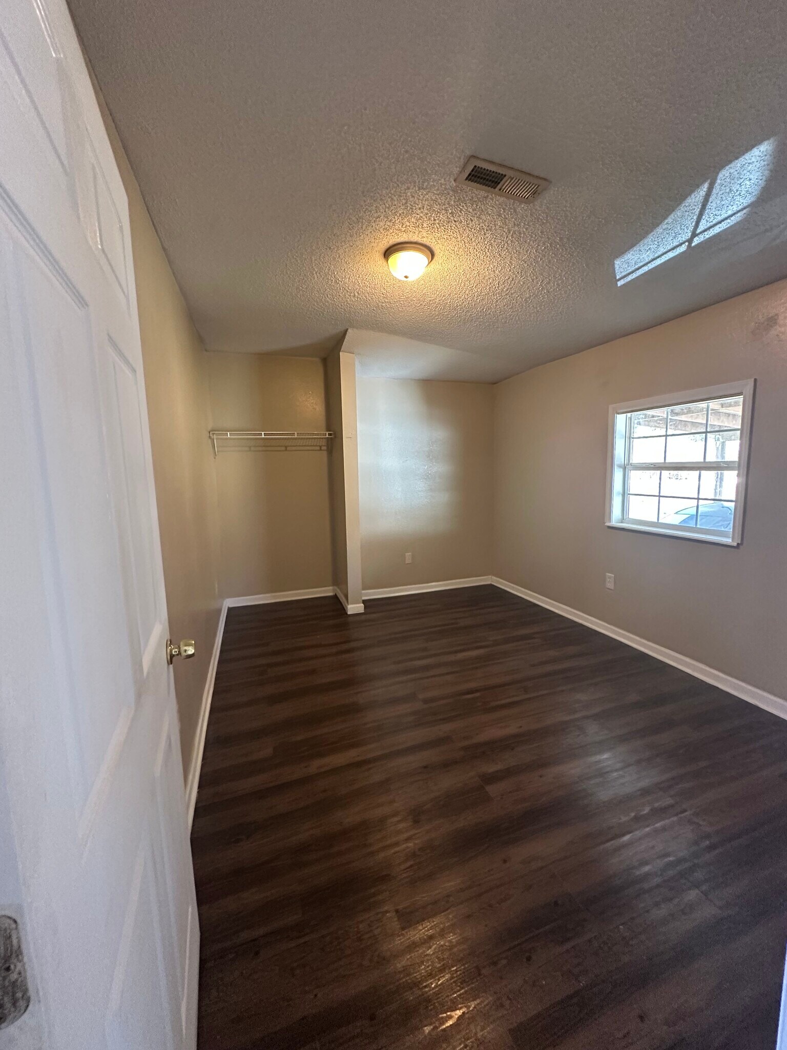 Building Photo - 407 Moir St