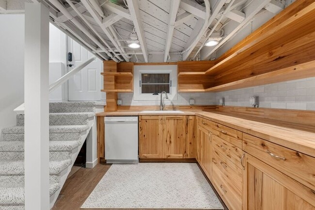 Building Photo - 1516 NW 25th Ave