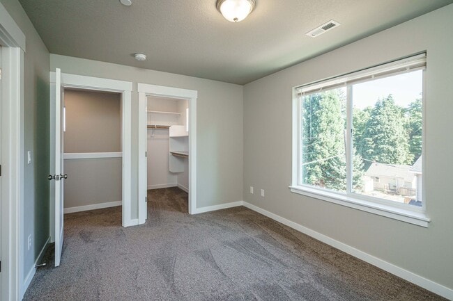 Building Photo - Move In Ready 3 Bedroom 2.5 Bathroom - Convenient Camas Location