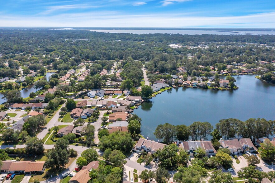 Building Photo - 11330 Lake Mandarin Cir E