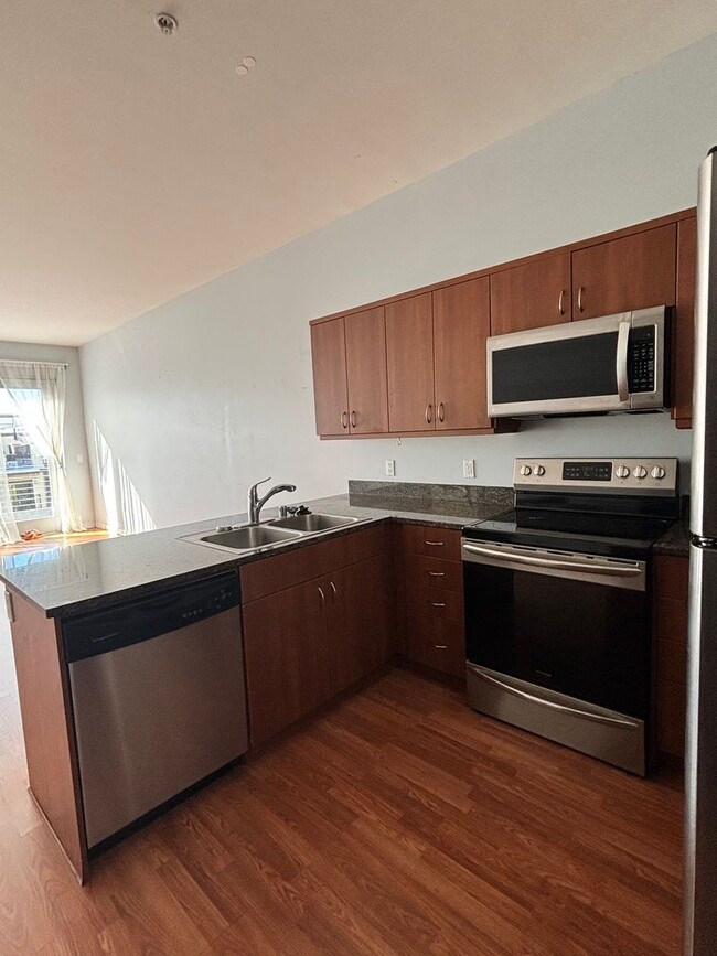 Building Photo - 1 Bedroom 1 Bathroom condo in the Downtown...