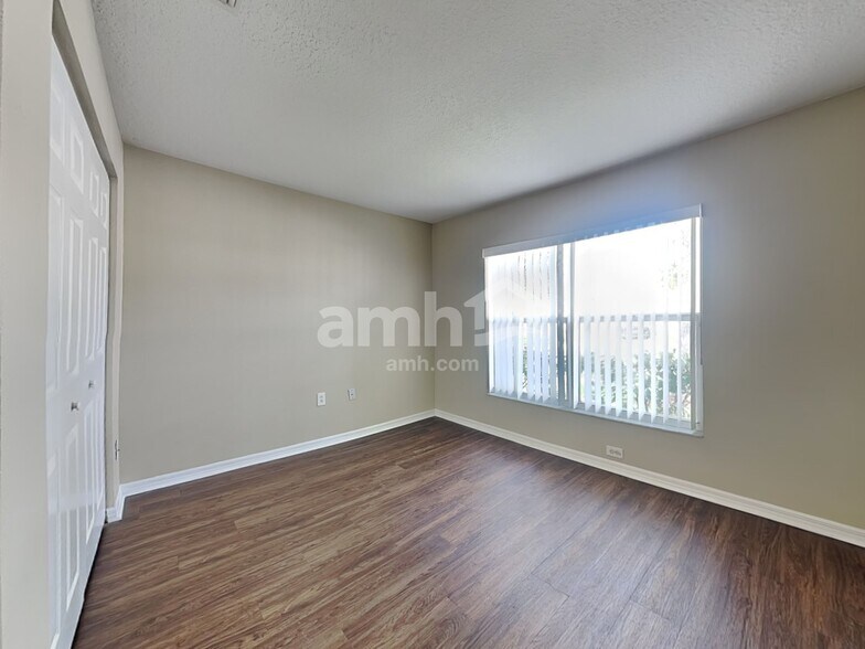 Building Photo - 27501 Sky Lake Cir