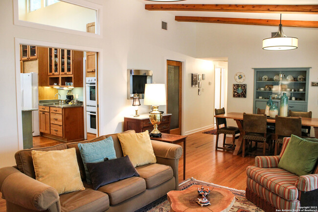 Building Photo - 539 Woodcrest Dr