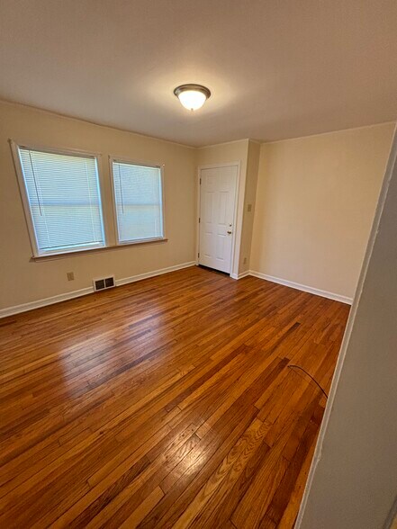 Building Photo - 1760 Sherwood Rd