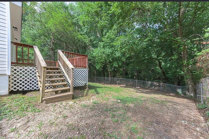 Building Photo - 1208 Louis Ln