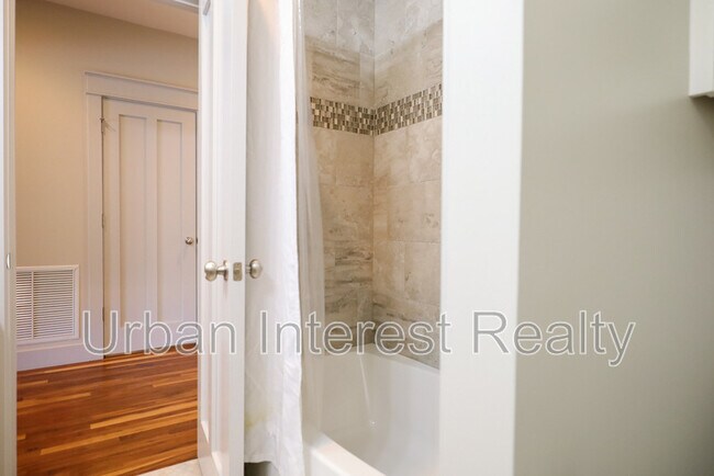 Building Photo - 15 Palm St