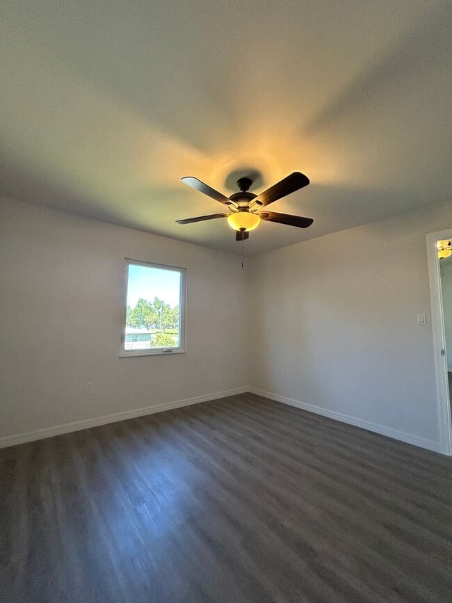 Building Photo - 2 bed 1 Bath Condo