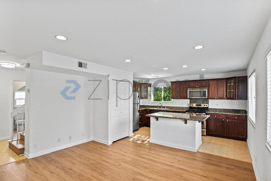 Building Photo - 1451 Main St