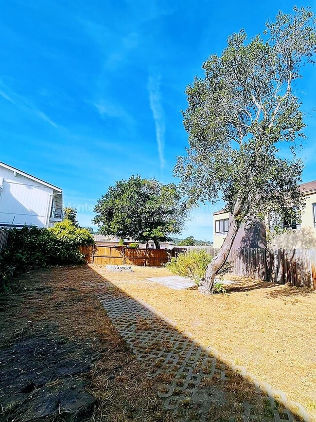 Building Photo - 1012 Munras Ave