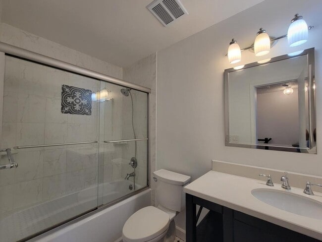 Building Photo - 515 Sheffield Ct