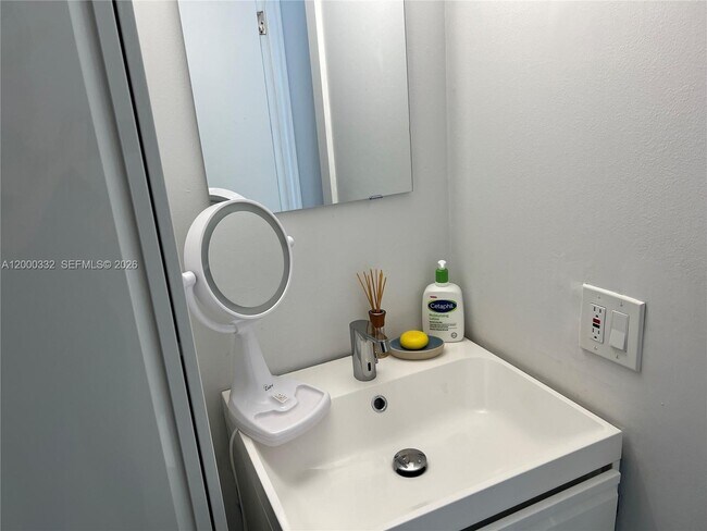 Building Photo - 6545 Indian Creek Dr