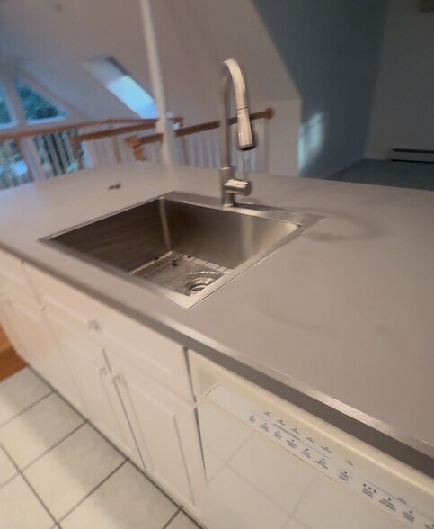 Building Photo - 94 Country Club Dr