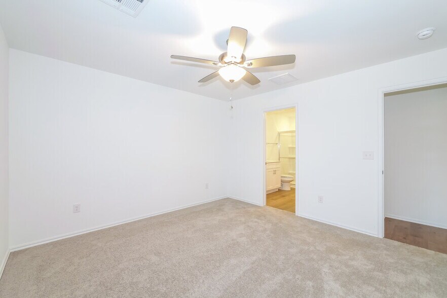 Building Photo - 10049 Appaloosa Ln