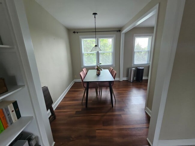Building Photo - 209 Pilgrim Ln