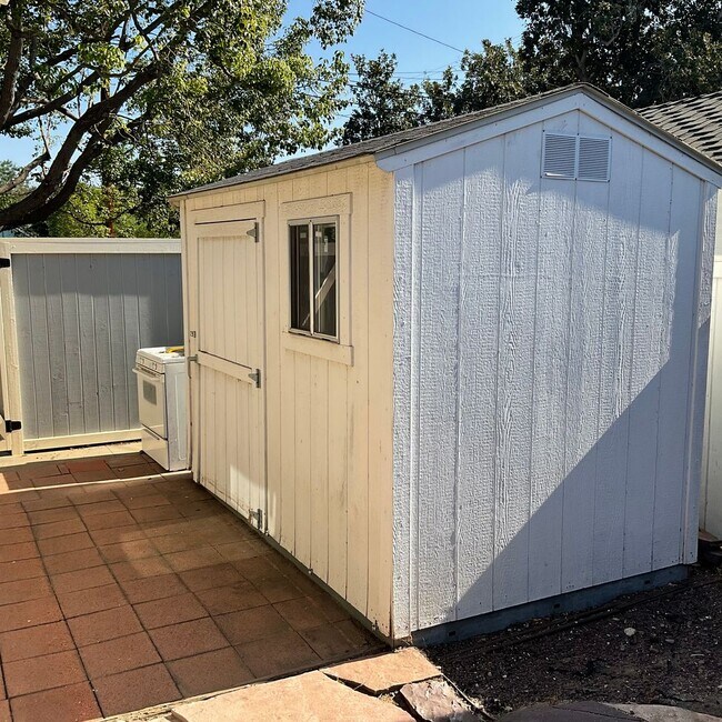 Building Photo - 272 S Grand St