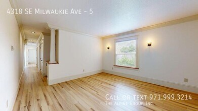 Building Photo - 4318 SE Milwaukie Ave