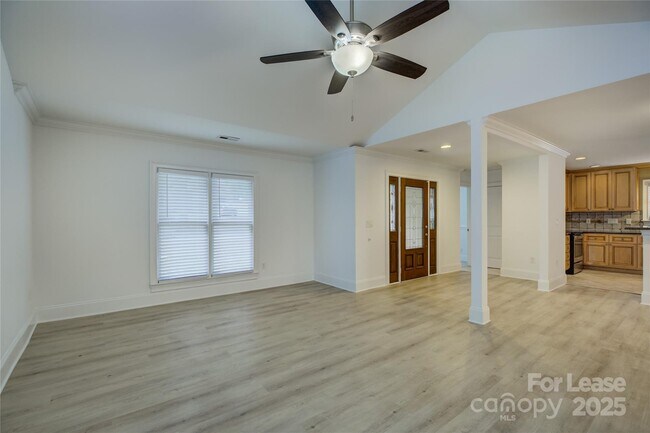 Building Photo - 448 N Summit Ave