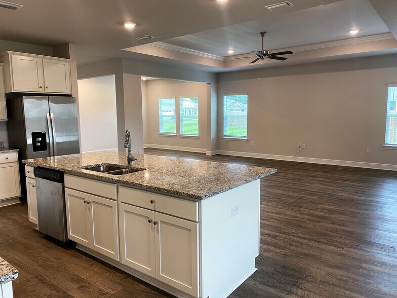 Building Photo - 104 London Cir